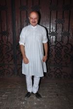 Anupam Kher celebrate Karva Chauth at Anil Kapoor�s house in Juhu on 19th Oct 2016 (29)_58086fe2c058d.JPG