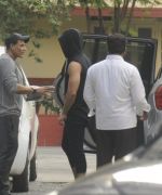 Shahid Kapoor snapped at his gym on 19th Oct 2016 (5)_5808754ac4ae7.JPG