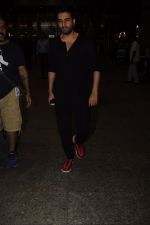 Shekhar Ravjiani snapped at airport on 20th Oct 2016 (53)_5809d98d3a775.JPG