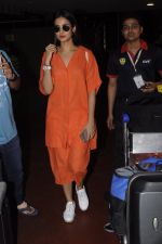 Sonal Chauhan snapped at airport on 20th Oct 2016 (31)_5809d9a3435a4.JPG