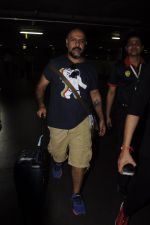 Vishal Dadlani snapped at airport on 20th Oct 2016 (1)_5809d9cd786fc.JPG