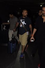 Vishal Dadlani snapped at airport on 20th Oct 2016 (3)_5809d9cebdd80.JPG
