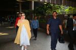 Kareena Kapoor snapped at airport on 23rd Oct 2016 (1)_580cabc6ac7ad.jpg