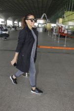 Neha Dhupia snapped at airport on 22nd Oct 2016 (48)_580c5530a3b53.JPG