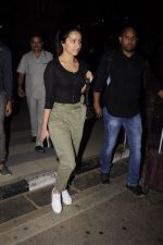 Shraddha Kapoor snapped at airport on 22nd Oct 2016 (26)_580c55475b7f3.JPG