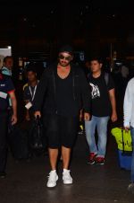 Arjun Kapoor snapped at airport on 23rd Oct 2016 (37)_580dad98c8606.JPG