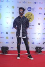 Shahid Kapoor at Mami Film Festival 2016 on 23rd Oct 2016 (20)_580db10115161.JPG