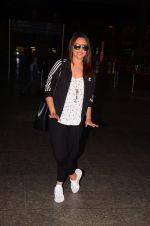 Sonakshi Sinha snapped at airport on 23rd Oct 2016 (25)_580dadb4b652a.JPG