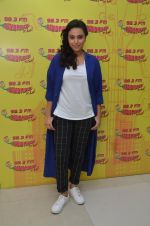 Swara Bhaskar at radio mirchi on 24th Oct 2016 (3)_580f66b897fb7.JPG