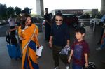 Kailash Kher snapped at airport on 25th Oct 2016 (33)_58104ee68c3da.JPG