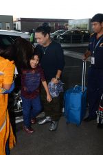 Kailash Kher snapped at airport on 25th Oct 2016 (35)_58104ee853d1b.JPG