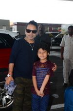 Kailash Kher snapped at airport on 25th Oct 2016 (44)_58104faaf1ccd.JPG
