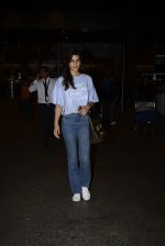 Kriti Sanon snapped at airport on 25th Oct 2016 (31)_58105d40497cb.JPG