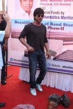 Shah Rukh Khan at Bandstand Beautification initiative 2016 on 26th Oct 2016 (6)_5810ba537bcbe.JPG