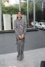 Sonam Kapoor at Fight Hunger Foundation and CF event on 25th Oct 2016  (1)_5810504546e0d.jpg