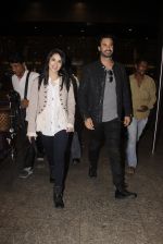 Sunny Leone snapped at airport on 27th Oct 2016 (40)_5813162269eed.JPG