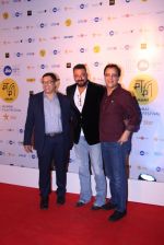 Sanjay Dutt, Vidhu Vinod Chopra at closing ceremony of MAMI Film Festival 2016 on 27th Oct 2016 (45)_5814b716aec43.JPG