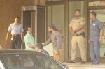 Aamir Khan snapped at Ambani hospital on 29th Oct 2016 (10)_58172c43ebd71.JPG