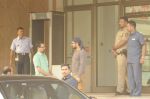 Aamir Khan snapped at Ambani hospital on 29th Oct 2016 (15)_58172c47888a5.JPG