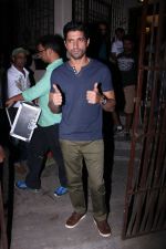 Farhan Akhtar snapped at Rock on 2 dubbing on 29th Oct 2016 (13)_58172f7ded4e7.jpg