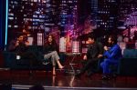 King Khan animatedly sharing an incident with Hosts Sajid and Riteish_5821990bb52f1.jpg