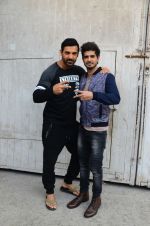 John Abraham, Tahir Bhasin with Cast of Force 2 spotted at Mehboob Studio in Bandra on 9th Nov 2016 (2)_58240c32ad2b7.jpg