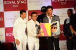Shahrukh Khan at the launch of Book 25 years of Life by Samar Khan on 9th Nov 2016 (113)_58247dfacdc7b.JPG