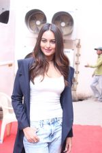 Sonakshi Sinha with Cast of Force 2 spotted at Mehboob Studio in Bandra on 9th Nov 2016 (68)_58247b3215b94.JPG