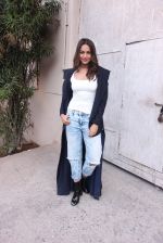 Sonakshi Sinha with Cast of Force 2 spotted at Mehboob Studio in Bandra on 9th Nov 2016 (90)_58247b352e5c2.JPG
