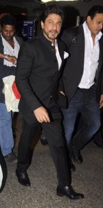 Shahrukh Khan snapped at airport on 11th Nov 2016 (23)_5826c280b03fe.JPG