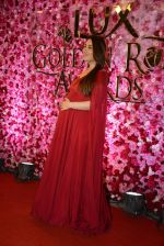 Kareena Kapoor at Lux Golden Rose Awards 2016 on 12th Nov 2016 (825)_58285221bdabd.JPG