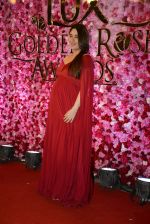 Kareena Kapoor at Lux Golden Rose Awards 2016 on 12th Nov 2016 (839)_5828522dae3f0.JPG
