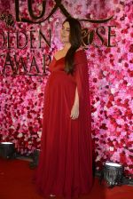 Kareena Kapoor at Lux Golden Rose Awards 2016 on 12th Nov 2016 (858)_5828524e3ee6d.JPG