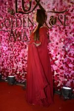 Kareena Kapoor at Lux Golden Rose Awards 2016 on 12th Nov 2016 (861)_582852524044e.JPG