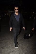 Anil Kapoor snapped at airport on 14th Nov 2016 (60)_582ab447e91be.JPG