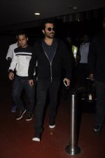 Anil Kapoor snapped at airport on 14th Nov 2016 (66)_582ab44d8e5c4.JPG