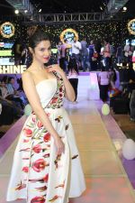 Divya Khosla Kumar walk on ramp at Shine Young 2016 -A talent platform for kids (12)_582aa6df066c8.jpg