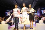 Divya Khosla Kumar walk on ramp at Shine Young 2016 -A talent platform for kids (7)_582aa6d4d4366.jpg