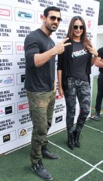 John Abraham and Sonakshi Sinha at red bull race on 13th Nov 2016 (6)_582aadcc9ef44.jpg