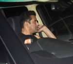 Salman Khan at Arpita Khan anniversary bash in Mumbai on 17th Nov 2016 (68)_582ea495dd857.jpg