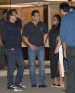 Salman Khan, Arpita Khan at Arpita Khan anniversary bash in Mumbai on 17th Nov 2016 (69)_582ea4993998f.jpg