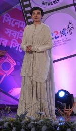 Raveena Tandon at closing ceremony of Kolkata film festival on 18th Nov 2016 (23)_58305e80d3ced.jpg