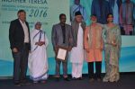 Sonam Kapoor graces Mother Teresa Memorial International Awards on 20th Nov 2016 (20)_5832a5396efa5.JPG