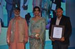 Sonam Kapoor graces Mother Teresa Memorial International Awards on 20th Nov 2016 (27)_5832a53dc2a71.JPG