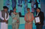 Sonam Kapoor graces Mother Teresa Memorial International Awards on 20th Nov 2016 (35)_5832a54196eac.JPG
