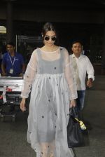 Sonam Kapoor snapped at airport on 19th Nov 2016 (25)_58329d1895aed.JPG