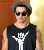 Karan Singh Grover_5833e5959749e.jpg