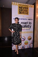 Karisma Kapoor at NDTV Don_t drink and drive meet on 22nd Nov 2016 (83)_583537bd1b7ef.JPG
