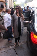 Kareena Kapoor snapped post lunch on 24th Nov 2016 (77)_583847f5e72dc.JPG