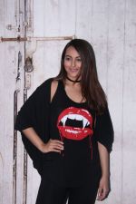 Sonakshi Sinha at the promotions of Force 2 on 25th Nov 2016 (18)_583851c4cca24.jpg